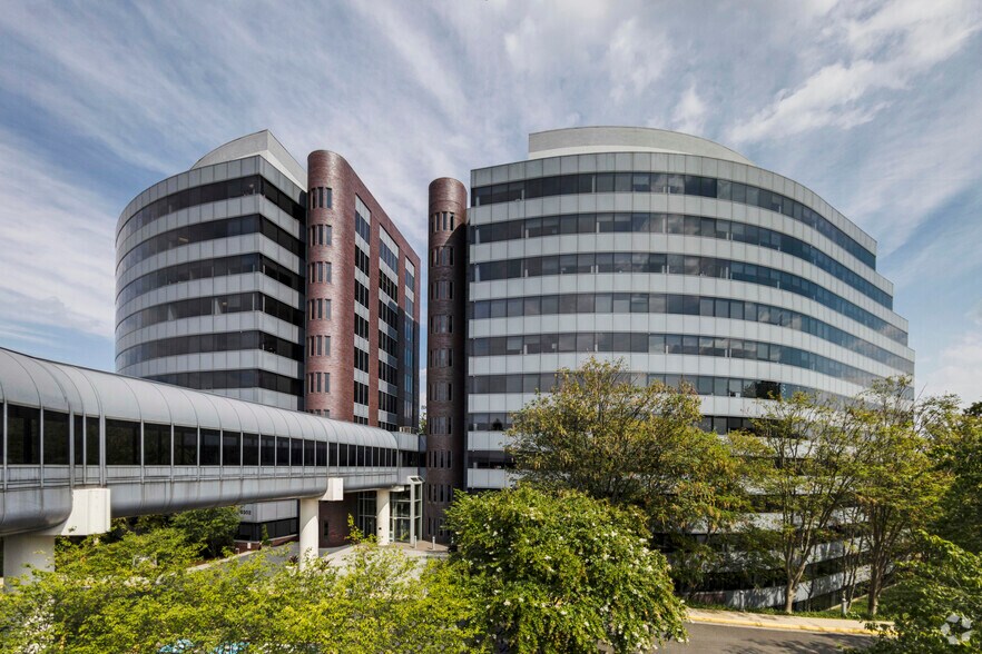 More Photos Of 9302 Lee Hwy, Fairfax Office For Lease