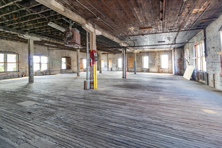 More Photos Of 1275 Budd St, Cincinnati Warehouse For Sale