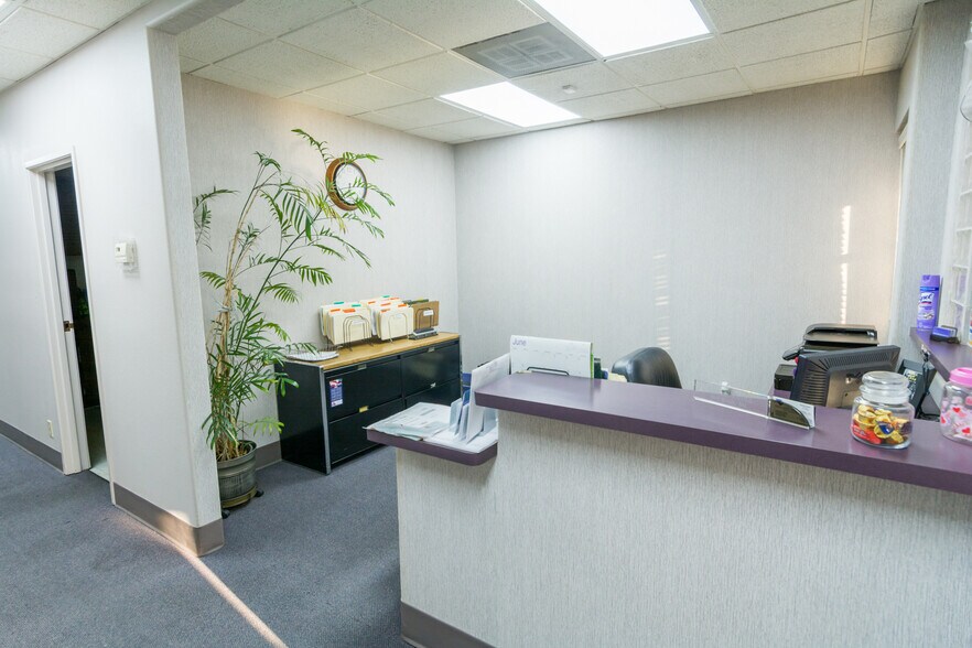 More Photos Of 412 N Barranca Ave, Covina Medical For Lease