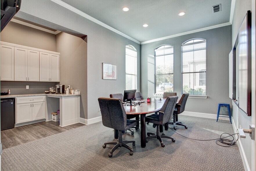 More Photos Of 8821 Davis Blvd, Keller Medical For Lease