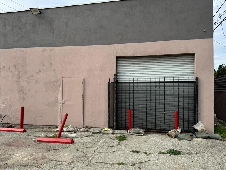 More Photos Of 2625 E Carson St, Carson Supermarket For Sale