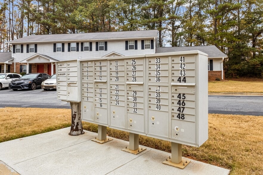 More Photos Of 82 Berry Dr, Newnan Apartments For Sale