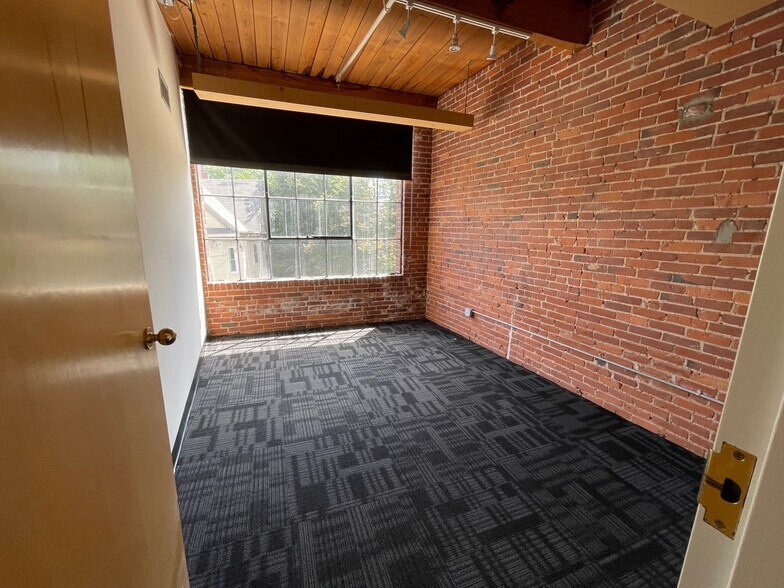 More Photos Of 48 Grove St, Somerville Office For Lease
