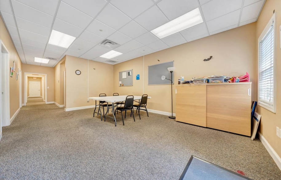 More Photos Of 1101-1109 Electric Rd, Salem Medical For Sale
