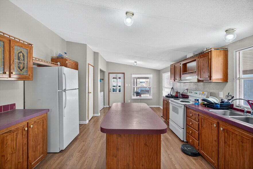 More Photos Of 11010 W Joan Dr, Odessa Warehouse For Sale