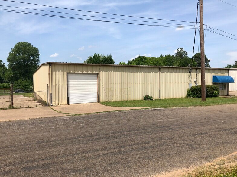 More Photos Of 125 S Virginia Ave, Tyler Warehouse For Lease