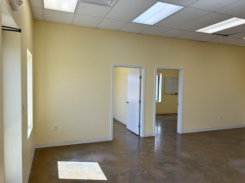 More Photos Of 1463 Oil Mill Rd, Pecos Warehouse For Lease