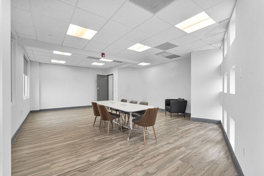 More Photos Of 17501 Biscayne Blvd, Aventura Office For Sale