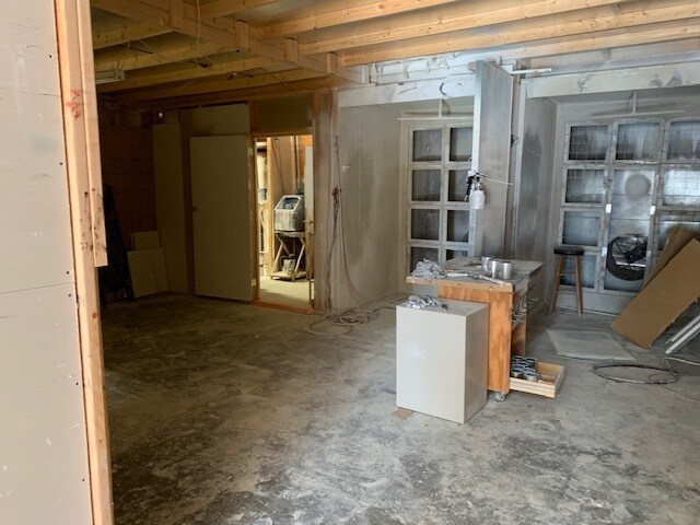 More Photos Of 137 Flea Market Rd, Jasper Showroom For Sale