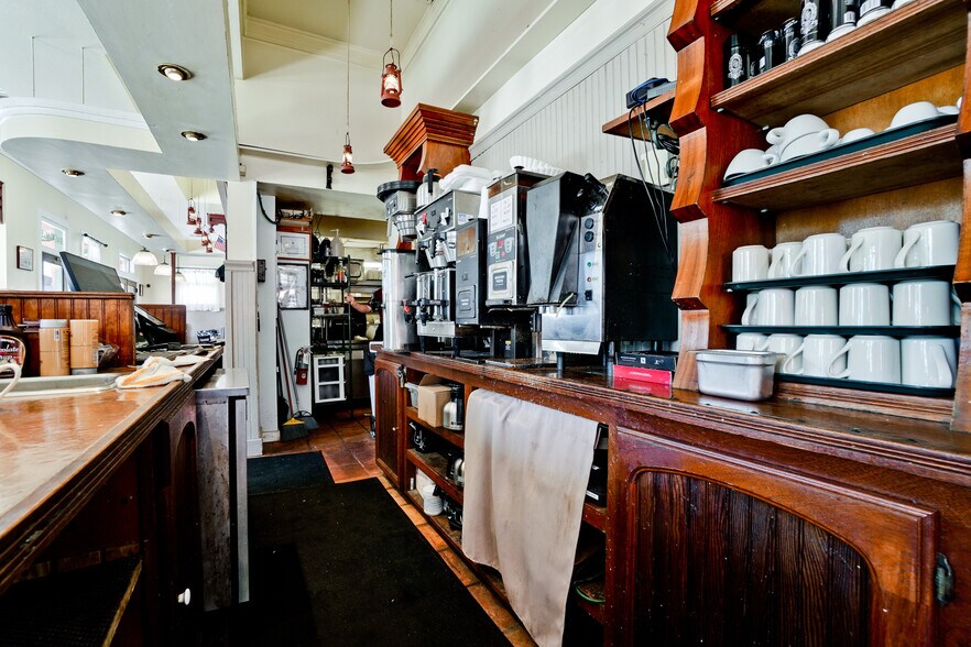 More Photos Of 1503 4th St, Sarasota Restaurant For Lease