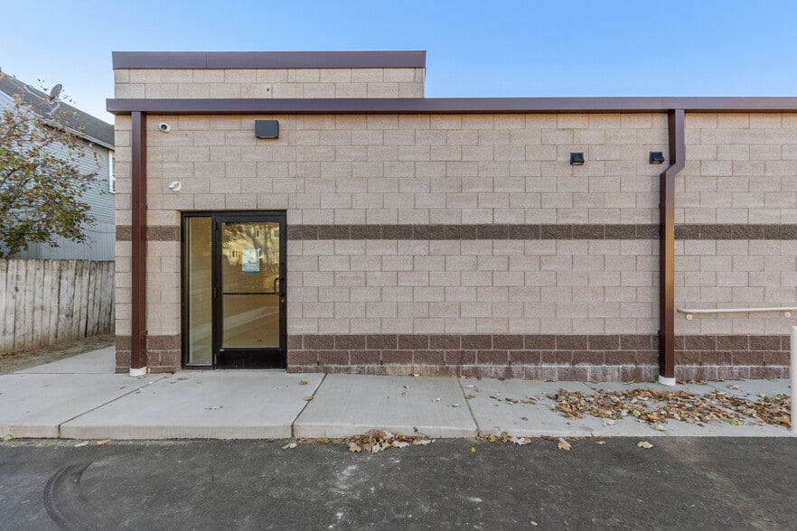 More Photos Of 1010 Cesar E Chavez Ave SW, Grand Rapids General Retail For Lease