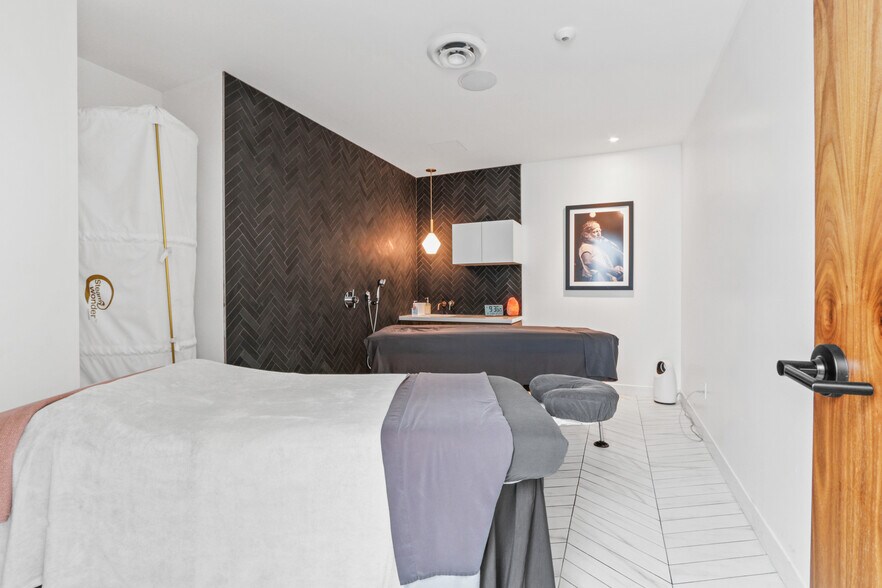 More Photos Of 11826-11828 San Vicente Blvd, Los Angeles Storefront Retail Office For Sale