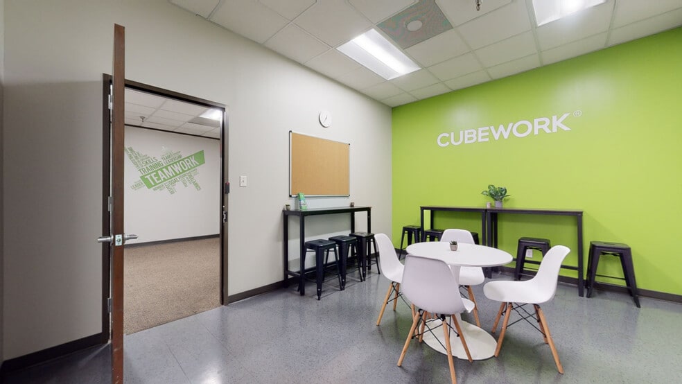 More Photos Of 3401 Navigation Blvd, Houston Distribution For Lease