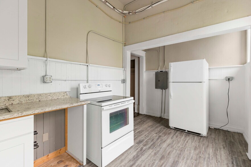 More Photos Of 2024 S Flores St, San Antonio Storefront Retail Residential For Sale