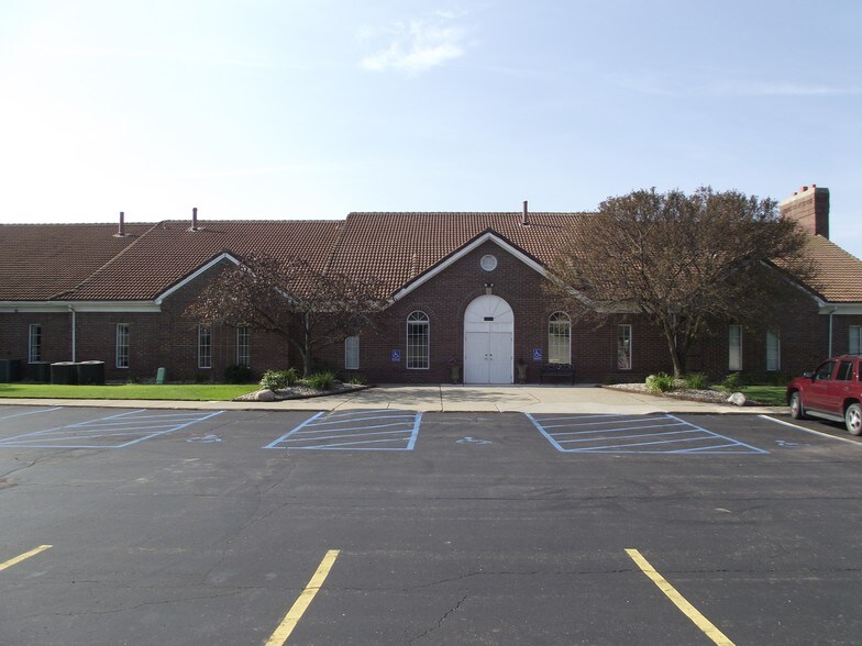 More Photos Of 3601-3665 E 11 Mile Rd, Warren Medical For Lease