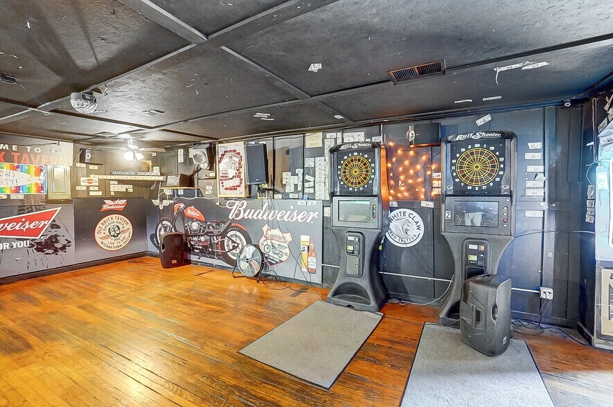 More Photos Of 3475 Mechanicsburg Rd, Springfield Bar For Sale