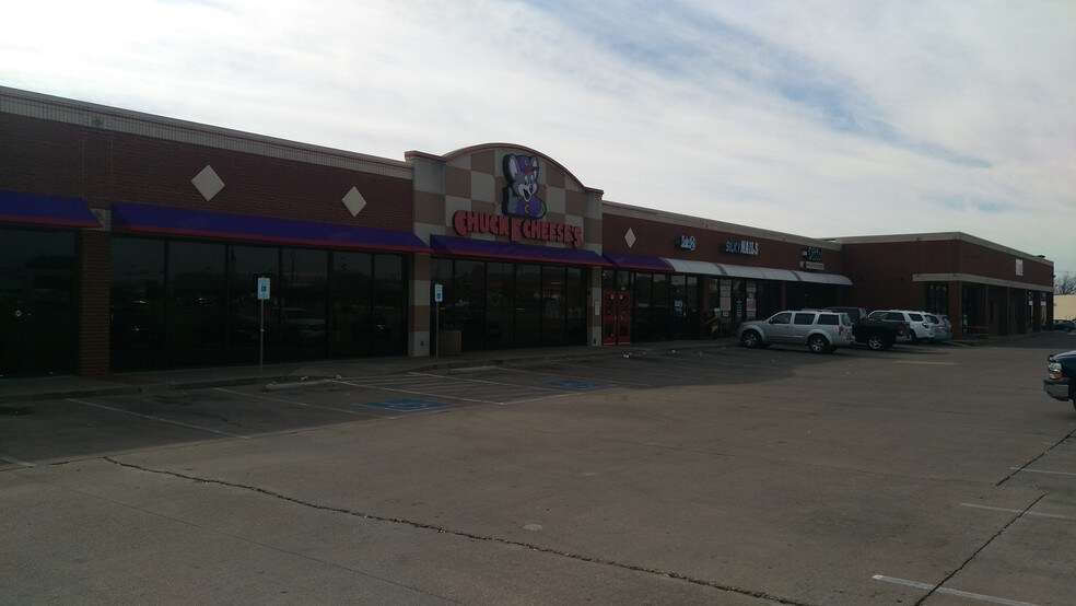 Primary Photo Of 5004-5020 W Waco Dr, Waco Storefront For Lease