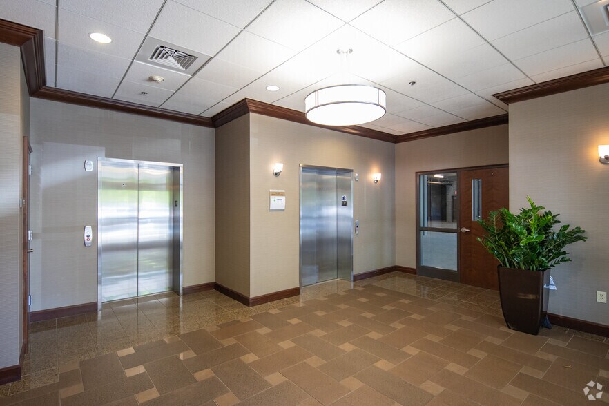 More Photos Of 4700 Whitesburg Dr, Huntsville Medical For Lease