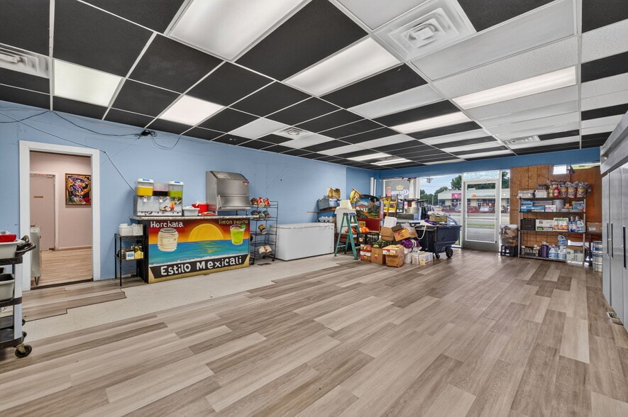 More Photos Of 1938 S Glenstone Ave, Springfield General Retail For Sale