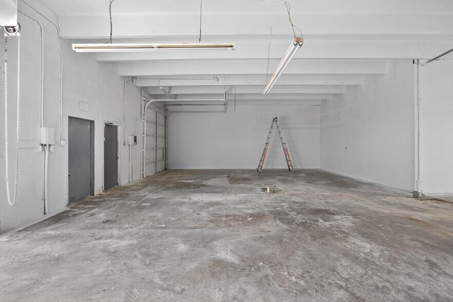 More Photos Of 1460 Cypress Dr, Jupiter Warehouse For Sale