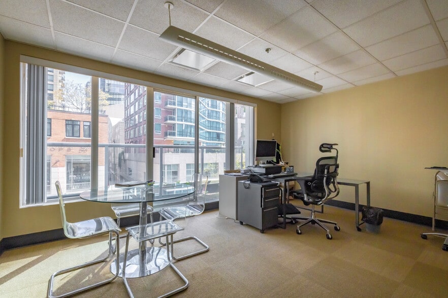 More Photos Of 480 Robson St, Vancouver Apartments For Lease