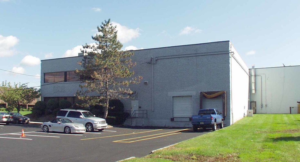 More Photos Of 23 Madison Rd, Fairfield Warehouse For Lease