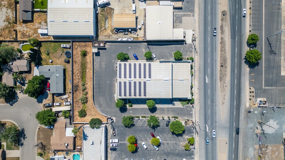 More Photos Of 2309 E Tulare Ave, Tulare Garden Center For Sale