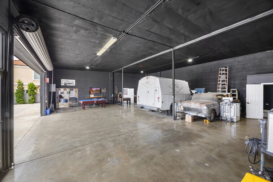 More Photos Of 14128 Paramount Blvd, Paramount Warehouse For Sale