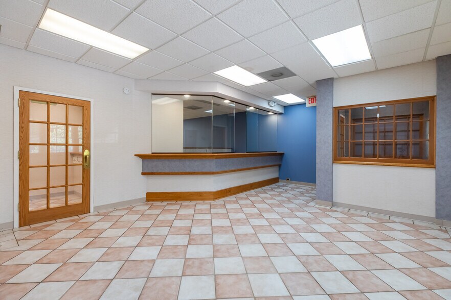 More Photos Of 640 S Walker St, Bloomington Medical For Sale