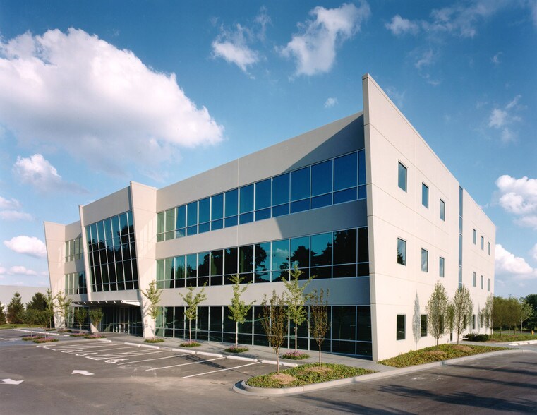 Primary Photo Of 2127 Innerbelt Business Center Dr, Overland Office For Lease