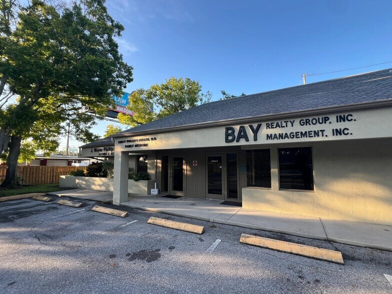 More Photos Of 32502 US Highway 19 N, Palm Harbor Medical For Lease