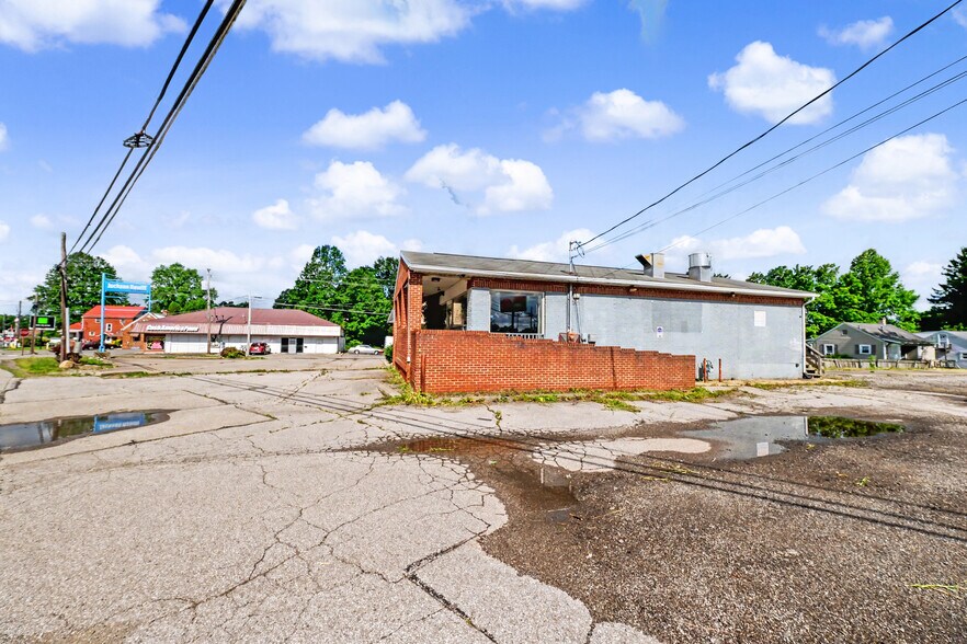More Photos Of 889 Ashland Rd, Mansfield Freestanding For Sale