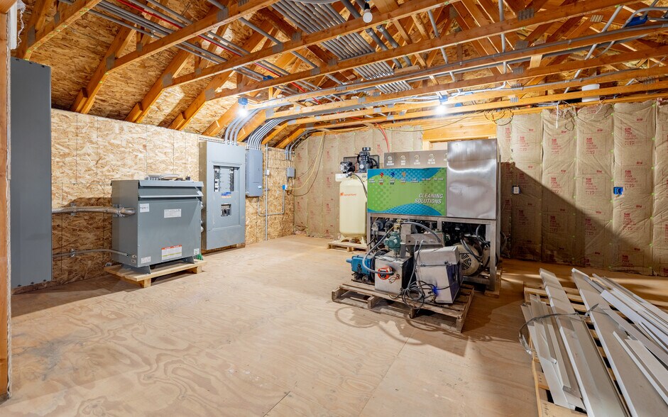 More Photos Of 286 S Douglas St, Powell Specialty For Sale