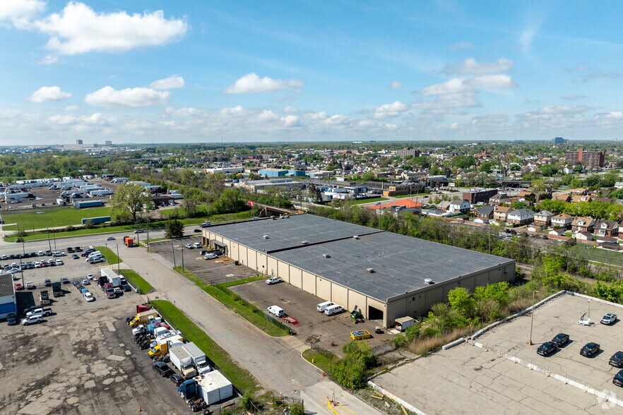 More Photos Of 10800 Ford Rd, Dearborn Warehouse For Lease