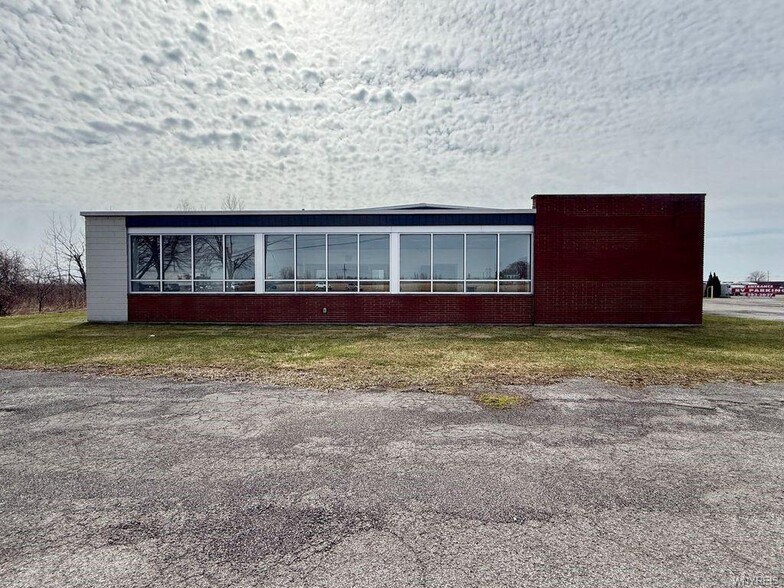 Primary Photo Of 8555 Packard Rd, Niagara Falls Warehouse For Lease