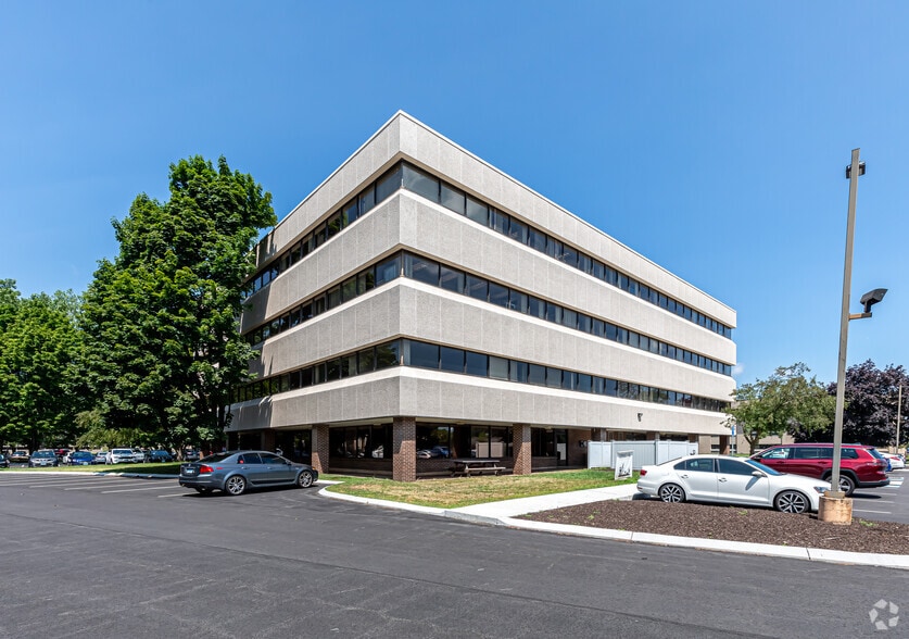 More Photos Of 60 Hartland St, East Hartford Office For Sale
