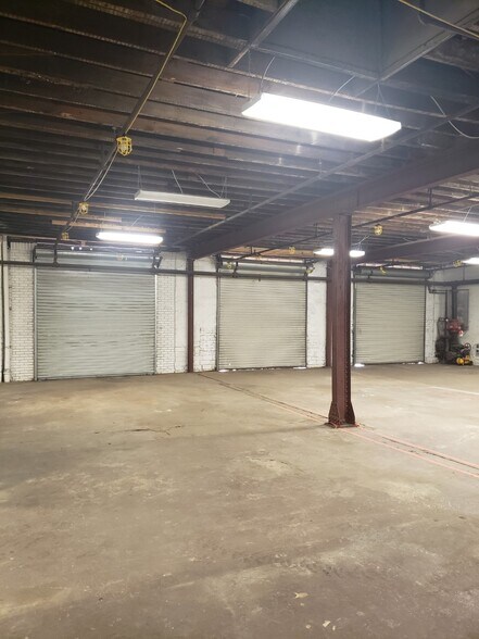 More Photos Of 1430 Reverend Abraham Woods Jr Blvd, Birmingham Warehouse For Lease
