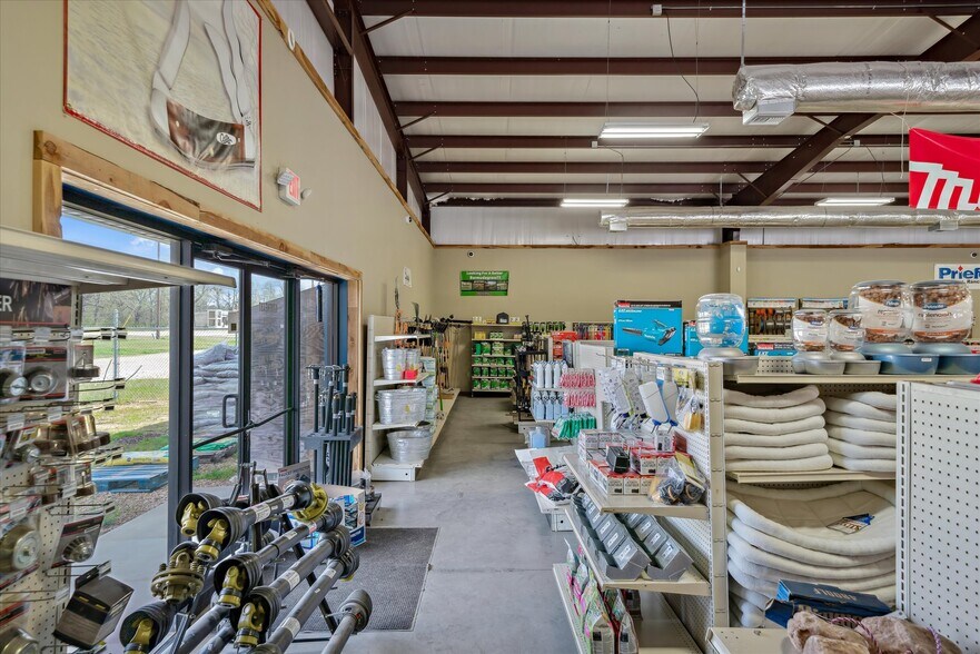 More Photos Of 150 Main St, Clarksville General Retail For Sale