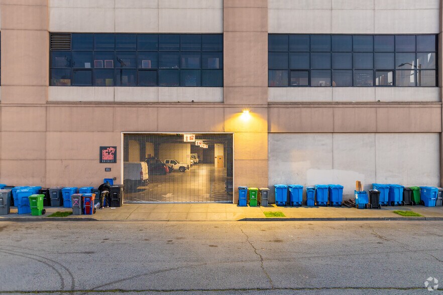 More Photos Of 1661 Tennessee St, San Francisco Light Distribution For Lease