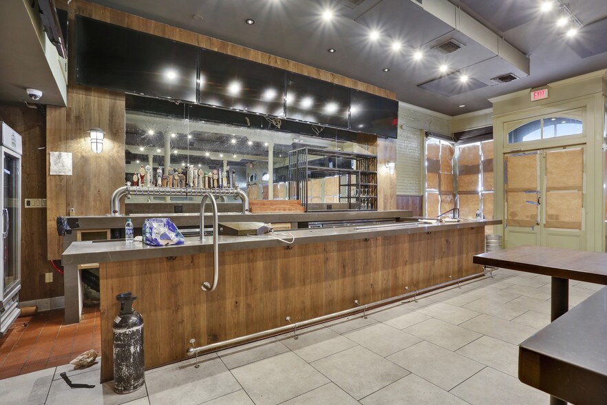 More Photos Of 3226 Magazine St, New Orleans Restaurant For Sale