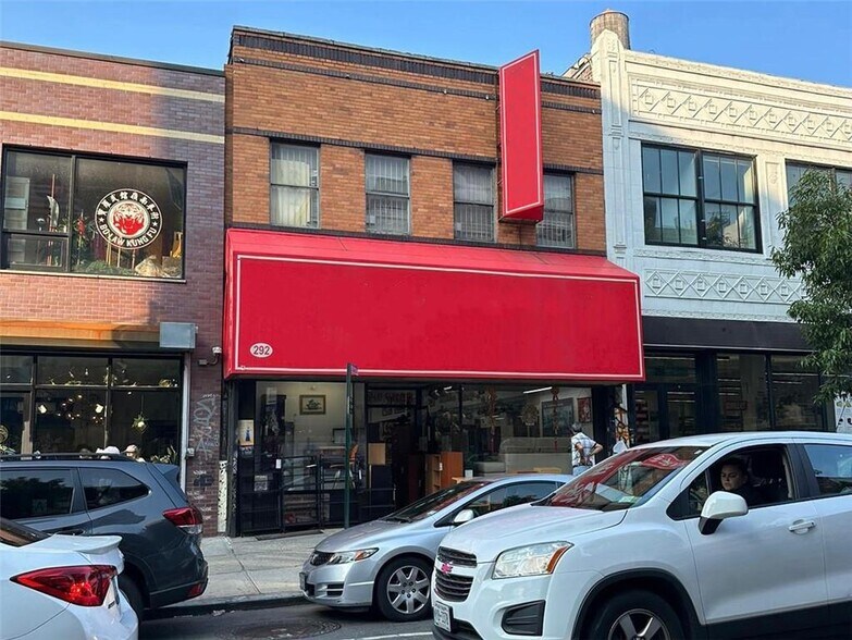 More Photos Of 292 Grand St, New York Storefront For Lease