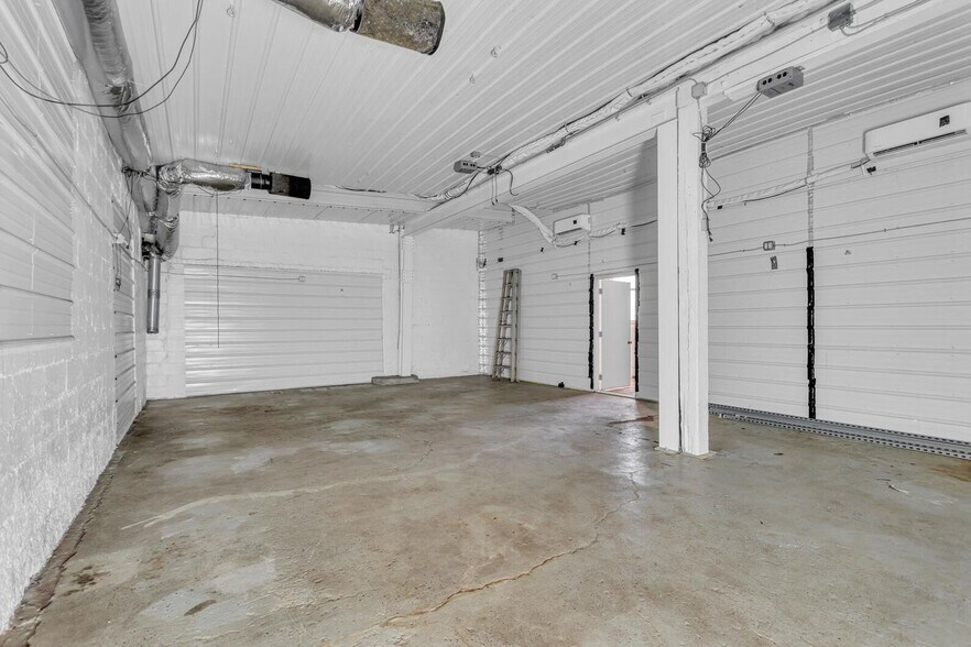 More Photos Of 2419 E Michigan Ave, Jackson Warehouse For Sale