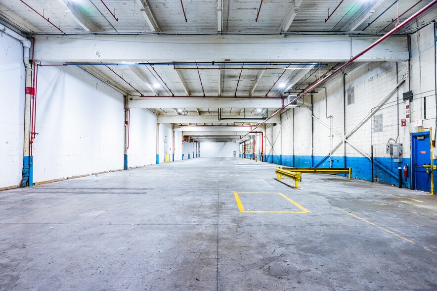 More Photos Of 1818 Elmwood Rd, Rockford Warehouse For Lease
