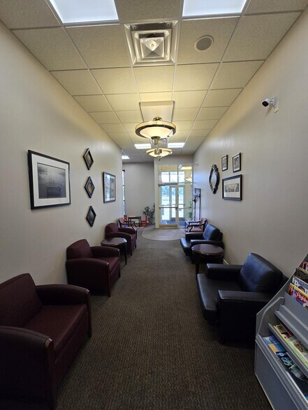 More Photos Of 2755 10th Ave N, Grand Forks Office For Sale