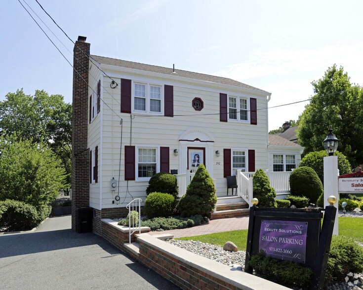 More Photos Of 242 Main St, Madison Office For Lease