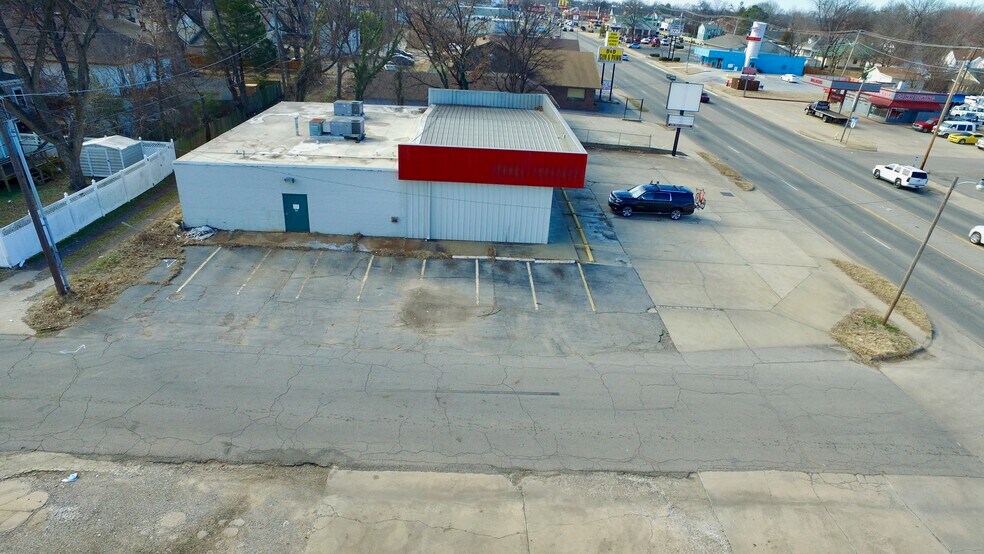 More Photos Of 2920 Grand Ave, Fort Smith Freestanding For Lease