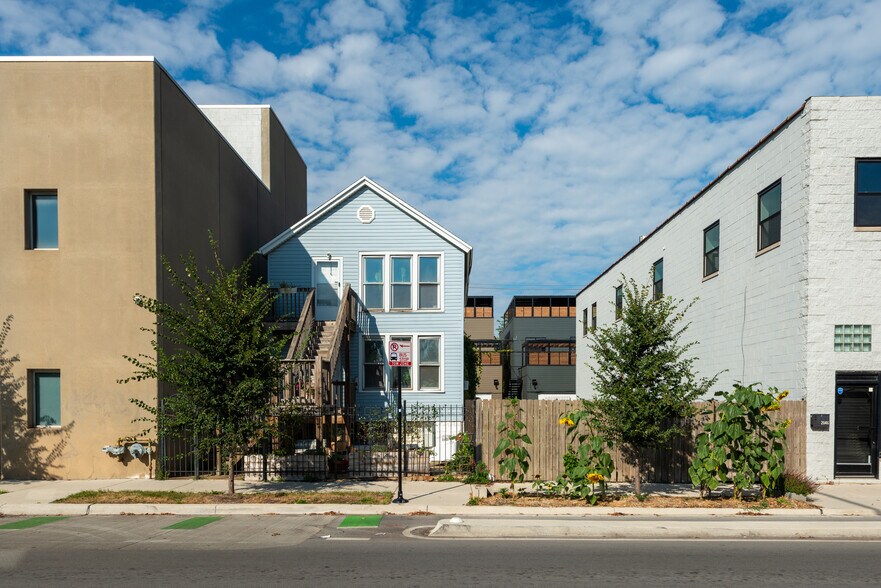 More Photos Of 2058 W Grand Ave, Chicago Loft Creative Space For Sale