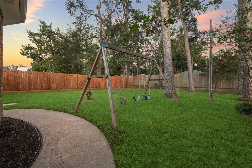 More Photos Of 8639 Bart Ln, Houston Office For Lease