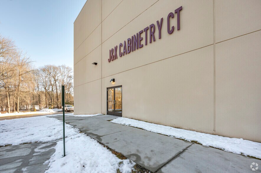 More Photos Of 300 Sub Way, Milford Warehouse For Lease