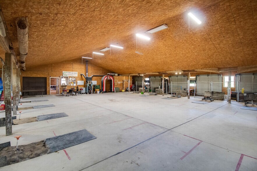 More Photos Of 15281 IL-109, Dow Specialty For Sale